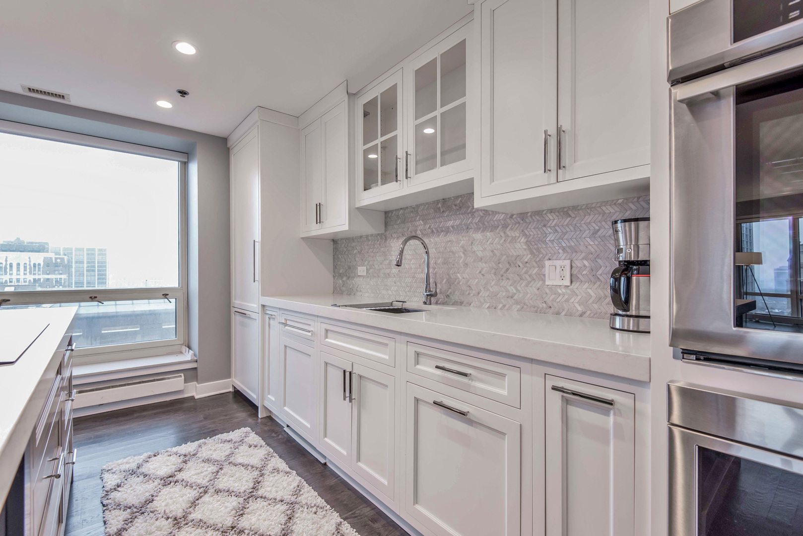 57 E Delaware Place 1605