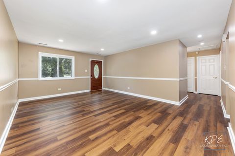 Tiny photo for 113 Cedarwood Avenue, Bolingbrook, IL 60440 (MLS # 12502588)