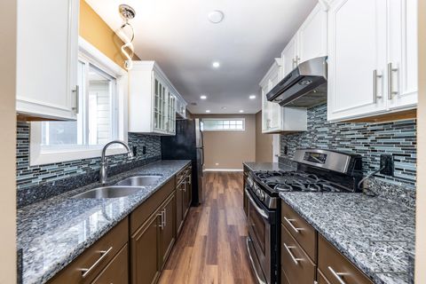 Tiny photo for 113 Cedarwood Avenue, Bolingbrook, IL 60440 (MLS # 12502588)