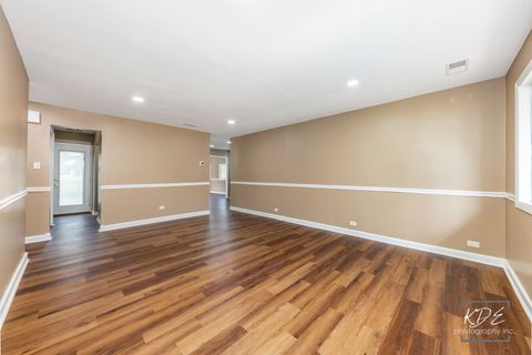 Tiny photo for 113 Cedarwood Avenue, Bolingbrook, IL 60440 (MLS # 12502588)