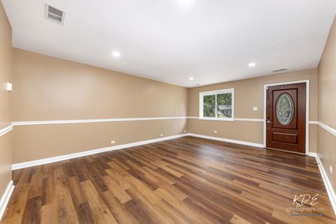 Tiny photo for 113 Cedarwood Avenue, Bolingbrook, IL 60440 (MLS # 12502588)