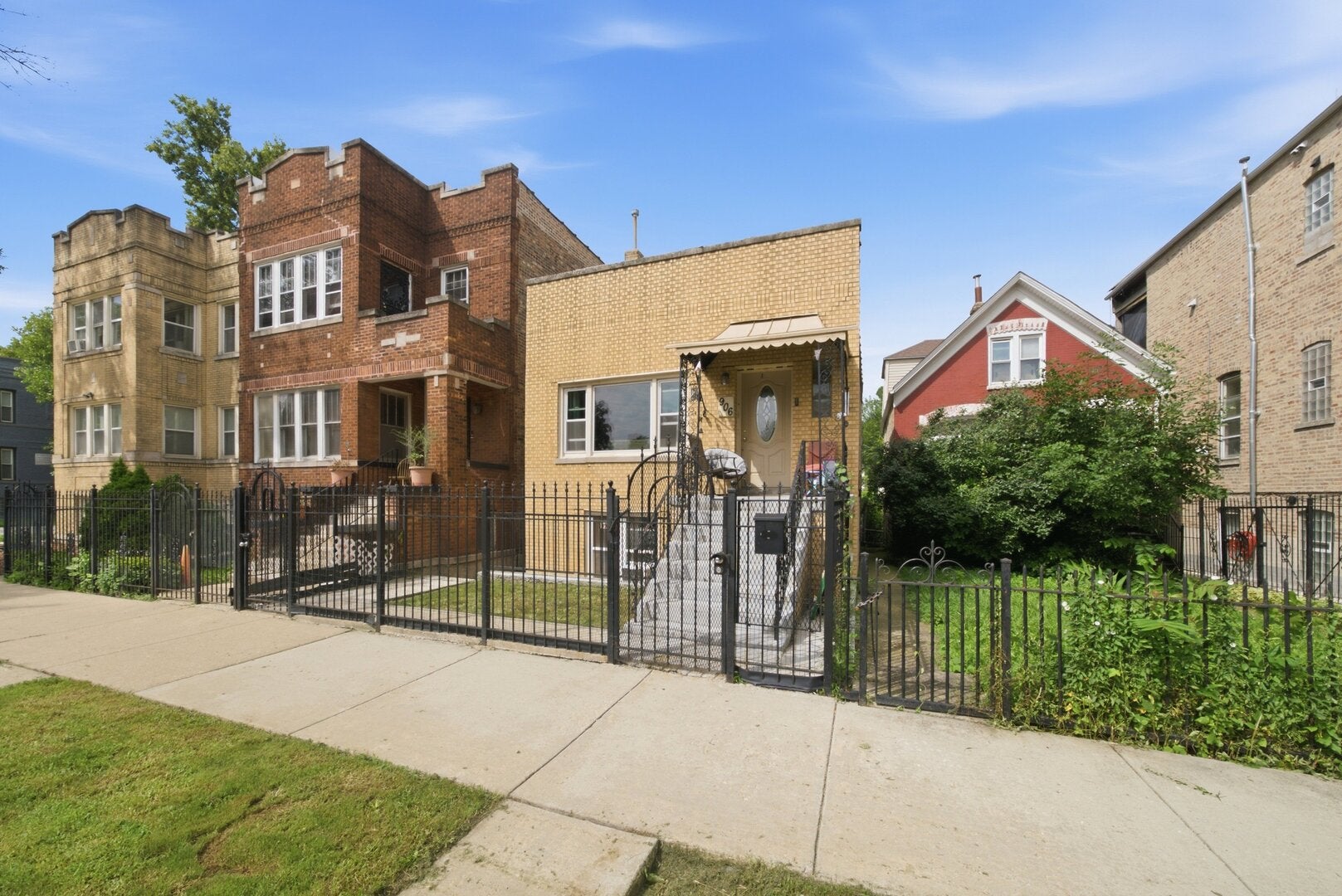 906 N Monticello Avenue