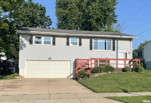 Photo of 624 S 4TH Street, Eldridge, IA 52748 (MLS # QC4265461)
