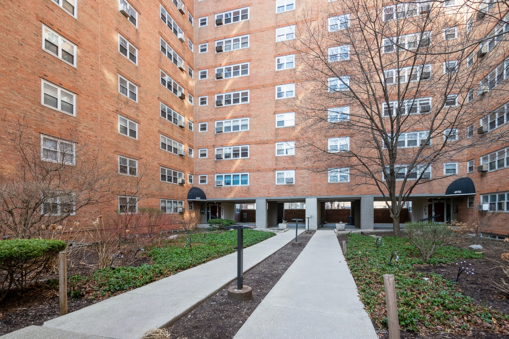 4960 N MARINE Drive 512