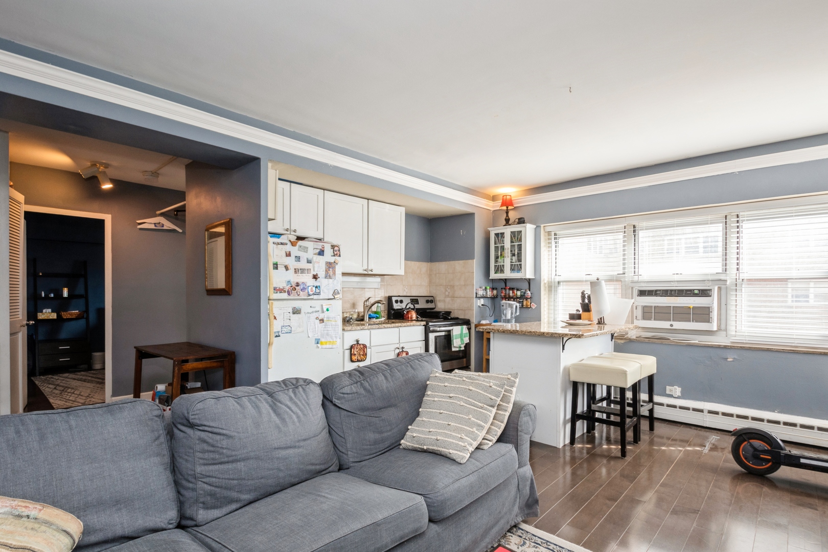 4960 N MARINE Drive 512