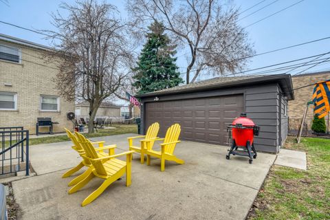 Tiny photo for 7065 N Hamlin Avenue, Lincolnwood, IL 60712 (MLS # 12589386)