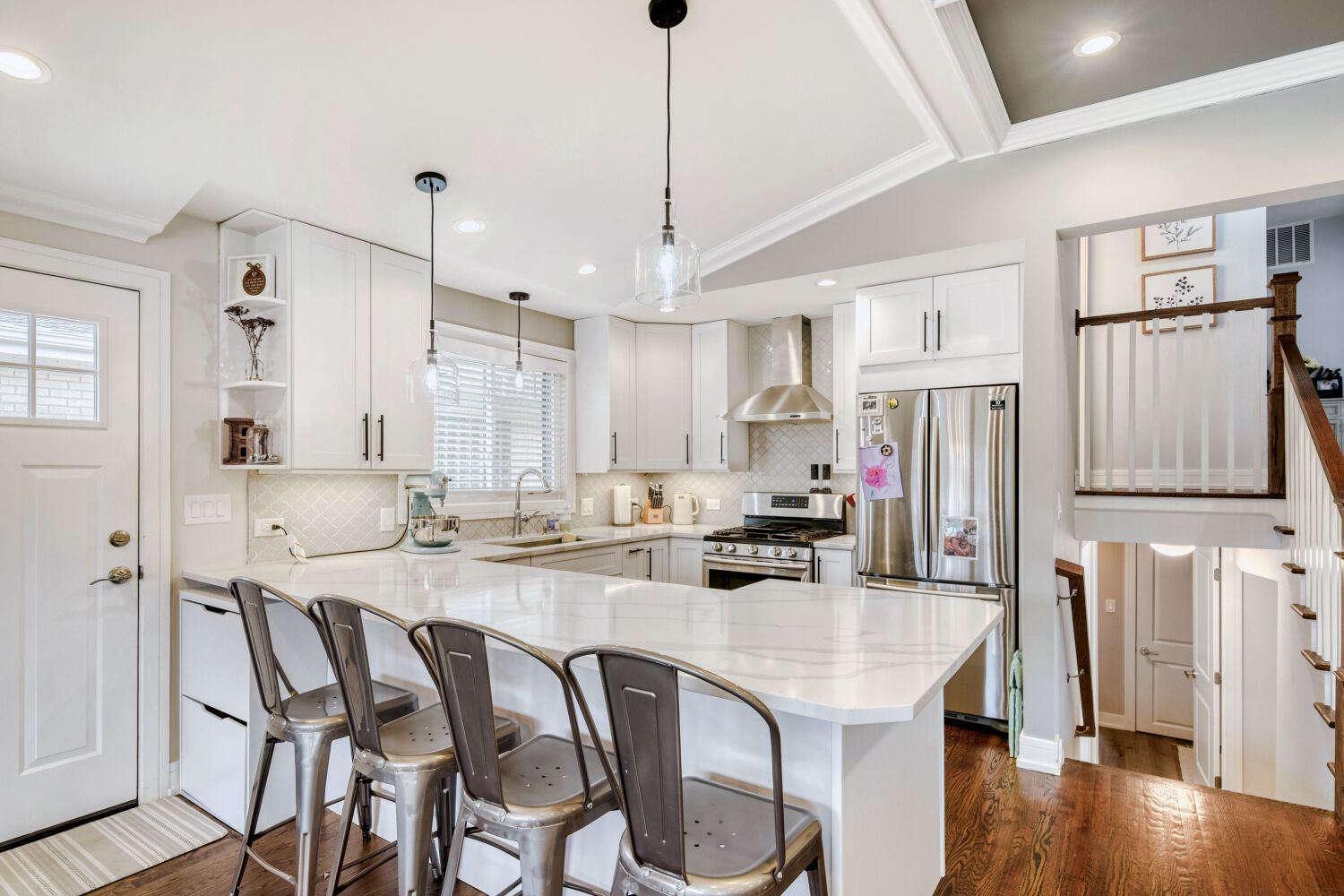 7065 N Hamlin Avenue