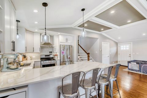 Tiny photo for 7065 N Hamlin Avenue, Lincolnwood, IL 60712 (MLS # 12589386)