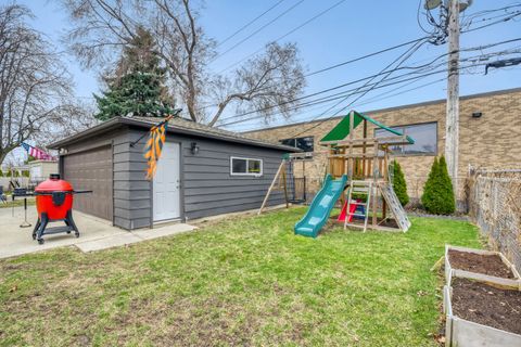 Tiny photo for 7065 N Hamlin Avenue, Lincolnwood, IL 60712 (MLS # 12589386)