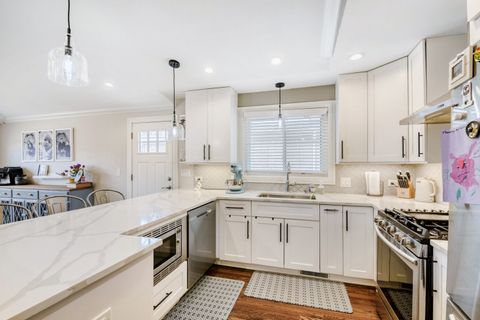 Tiny photo for 7065 N Hamlin Avenue, Lincolnwood, IL 60712 (MLS # 12589386)