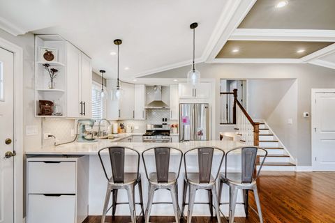 Tiny photo for 7065 N Hamlin Avenue, Lincolnwood, IL 60712 (MLS # 12589386)