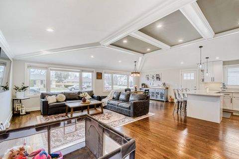 Tiny photo for 7065 N Hamlin Avenue, Lincolnwood, IL 60712 (MLS # 12589386)