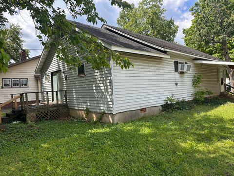Tiny photo for 204 S 10th Street, Herrin, IL 62948 (MLS # 12636627)