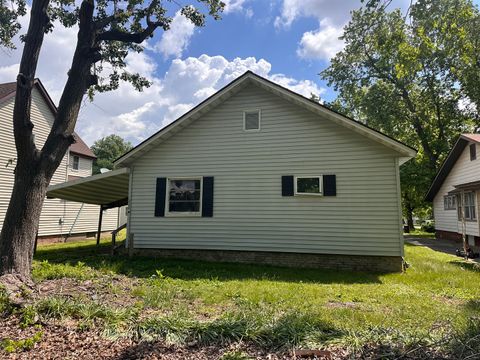 Photo of 204 S 10th Street, Herrin, IL 62948 (MLS # 12636627)