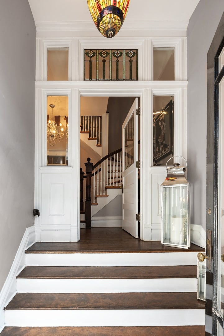 3823 N Alta Vista Terrace