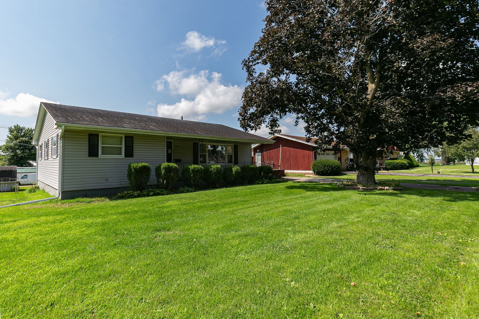 211 W Lincolnway