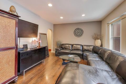 Tiny photo for 2641 W Fitch Avenue #2, Chicago, IL 60645 (MLS # 12528695)