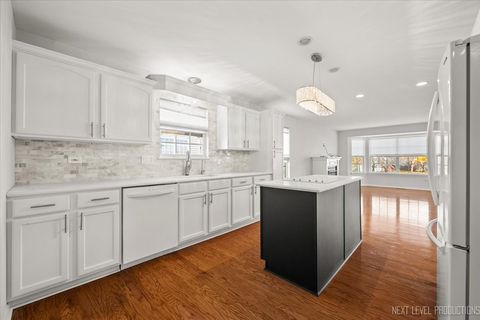 Tiny photo for 608 Clearwater Court, Oswego, IL 60543 (MLS # 12474391)