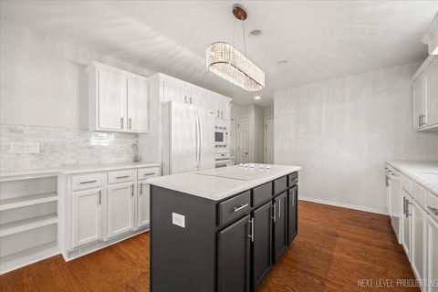 Tiny photo for 608 Clearwater Court, Oswego, IL 60543 (MLS # 12474391)