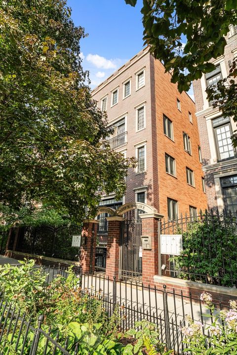 1363 N Mohawk Street 3 Chicago IL 60610