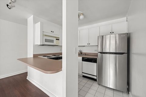 Tiny photo for 33 E Cedar Street #7D, Chicago, IL 60611 (MLS # 12605211)