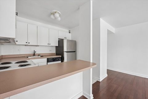 Tiny photo for 33 E Cedar Street #7D, Chicago, IL 60611 (MLS # 12605211)