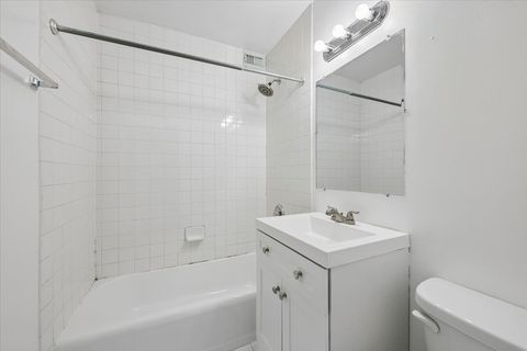Tiny photo for 33 E Cedar Street #7D, Chicago, IL 60611 (MLS # 12605211)