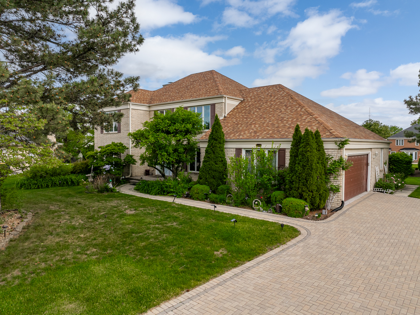 306 Woodview Court