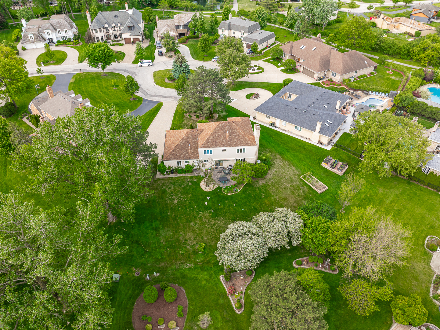 306 Woodview Court