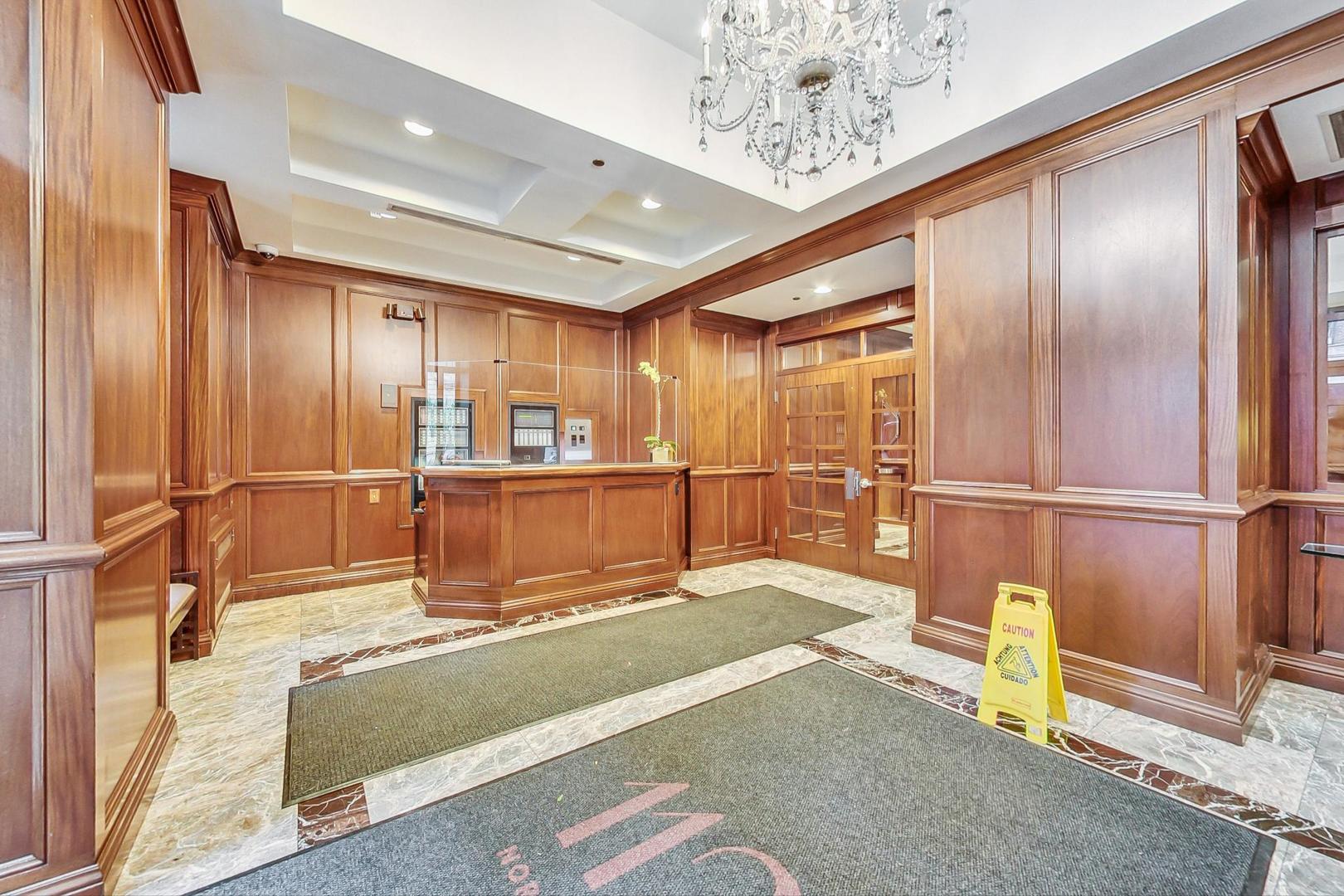 1122 N Dearborn Street 8C
