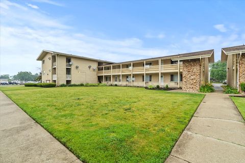 Tiny photo for 14501 Keystone Avenue #8, Midlothian, IL 60445 (MLS # 12522826)