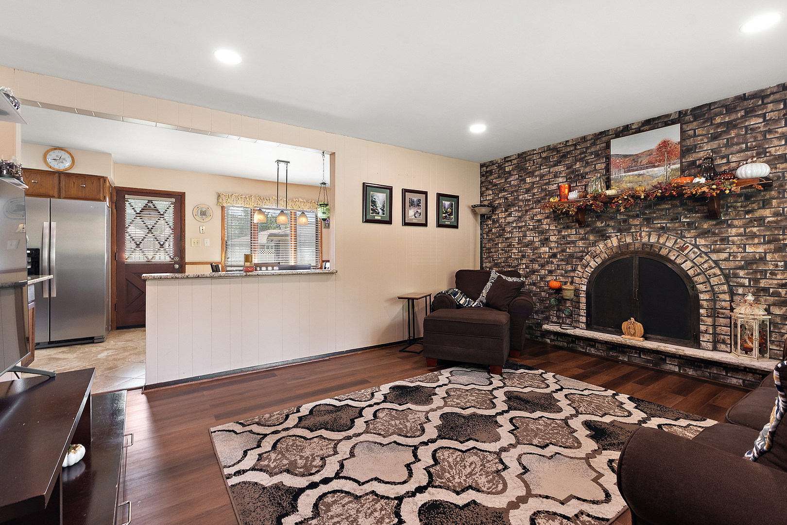 6821 Saratoga Drive