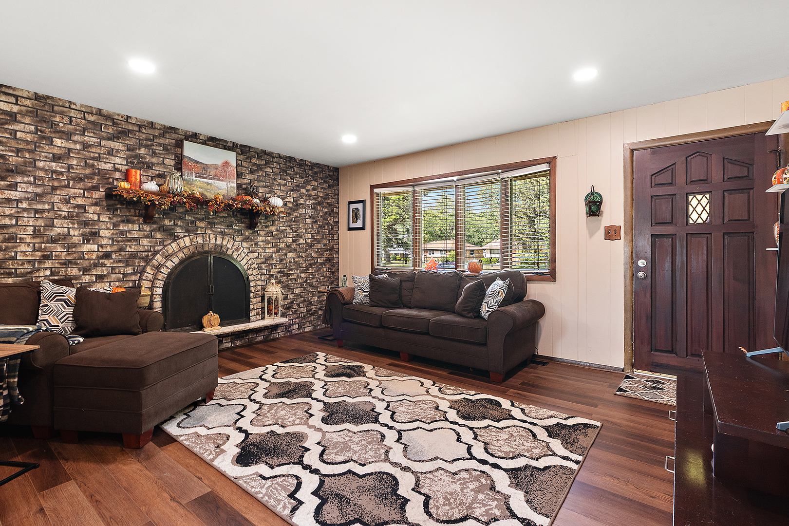 6821 Saratoga Drive