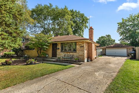 Photo of 6821 Saratoga Drive, Bridgeview, IL 60455 (MLS # 12481663)