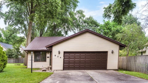 Tiny photo for 904 E California Avenue, Urbana, IL 61801 (MLS # 12697516)