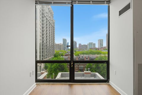 Tiny photo for 233 E 13TH Street #709, Chicago, IL 60605 (MLS # 12634037)