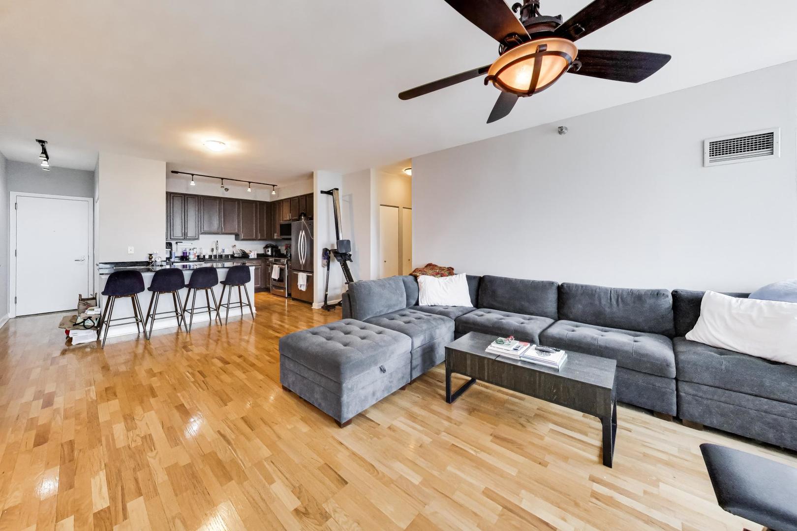 421 W Huron Street 1303
