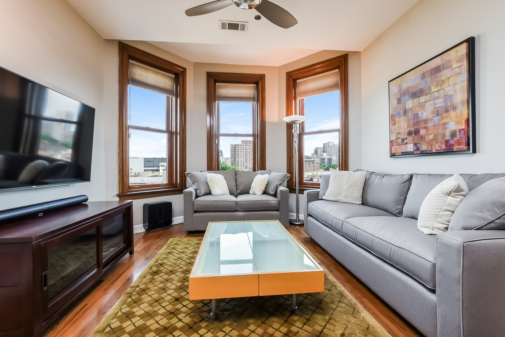 550 W Surf Street 512