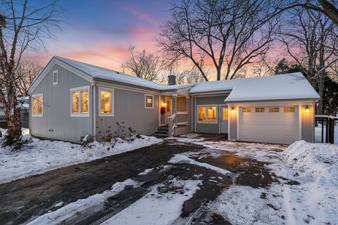 Photo of 4426 Florence Avenue, Downers Grove, IL 60515 (MLS # 12515636)