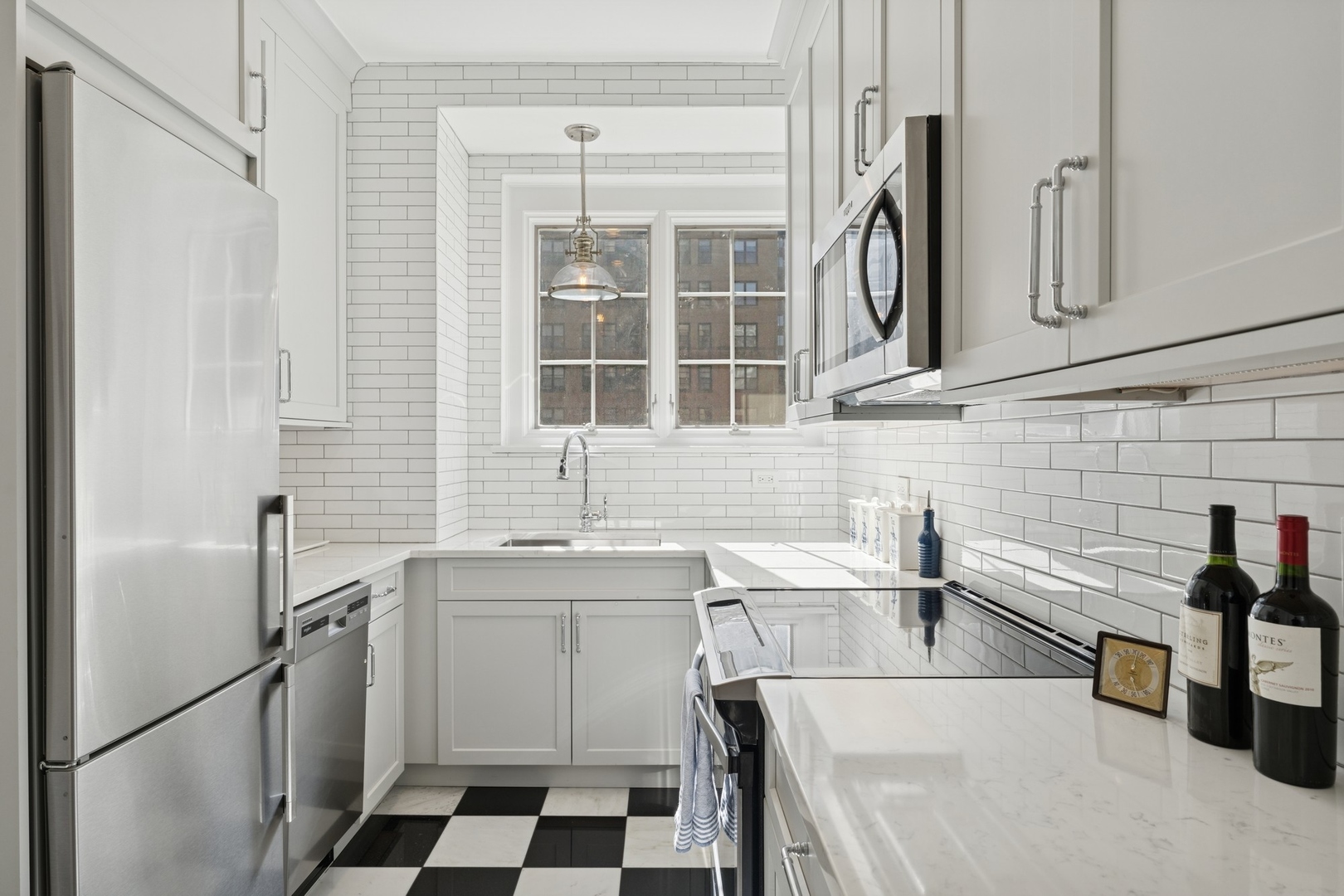 222 E CHESTNUT Street 10D