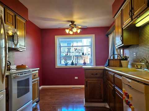 Tiny photo for 230 Windsor Lane #A, Willowbrook, IL 60527 (MLS # 12538688)