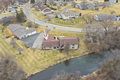 Tiny photo for 606 Waters Edge Drive #A, McHenry, IL 60050 (MLS # 12576218)