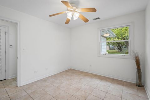 Tiny photo for 837 E Rockland Road, Libertyville, IL 60048 (MLS # 12496585)