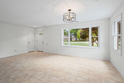 Tiny photo for 837 E Rockland Road, Libertyville, IL 60048 (MLS # 12496585)