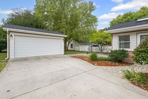 Tiny photo for 837 E Rockland Road, Libertyville, IL 60048 (MLS # 12496585)