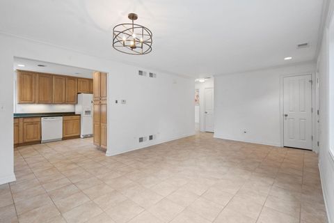 Tiny photo for 837 E Rockland Road, Libertyville, IL 60048 (MLS # 12496585)