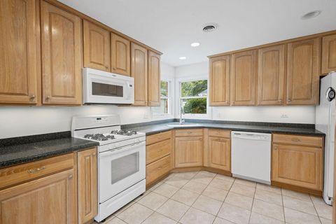 Tiny photo for 837 E Rockland Road, Libertyville, IL 60048 (MLS # 12496585)