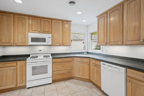 Tiny photo for 837 E Rockland Road, Libertyville, IL 60048 (MLS # 12496585)