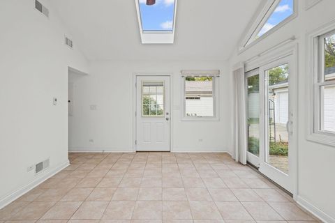 Tiny photo for 837 E Rockland Road, Libertyville, IL 60048 (MLS # 12496585)