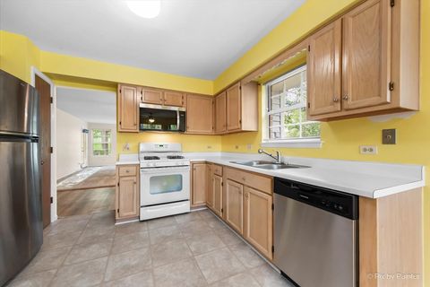 Tiny photo for 1694 Penny Lane #A, Crystal Lake, IL 60014 (MLS # 12477828)